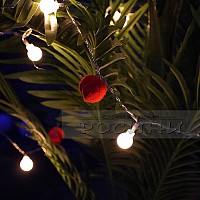 Светеща LED гирлянда 2м 10 лампи и пухени топчета топла бяла светлина