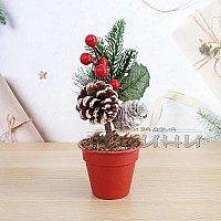 Коледна изкуствена декорация с бор и шишарки в саксия