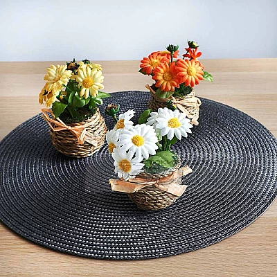 Малка кашпа с изкуствени Маргаритки